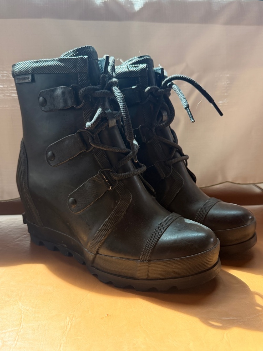 Sorel Black Lace-Up Wedge Ankle Boots women’s size 9